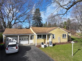 638 Beverly Dr, Webster, NY