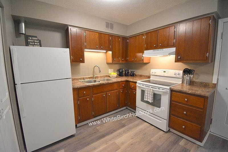1st image of 2925 Pine Ave