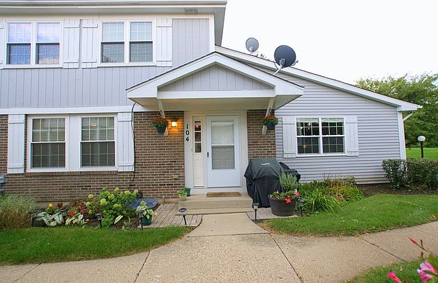 1st image of 104 Brookwood Ct