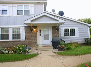 104 Brookwood Ct, Vernon Hills, IL 60061