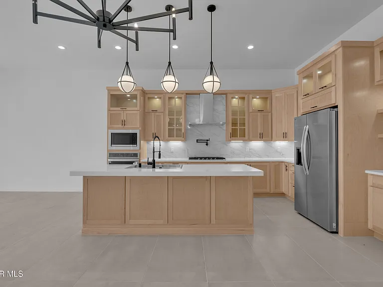 12825 Middlesbrough Ave — Photo 19