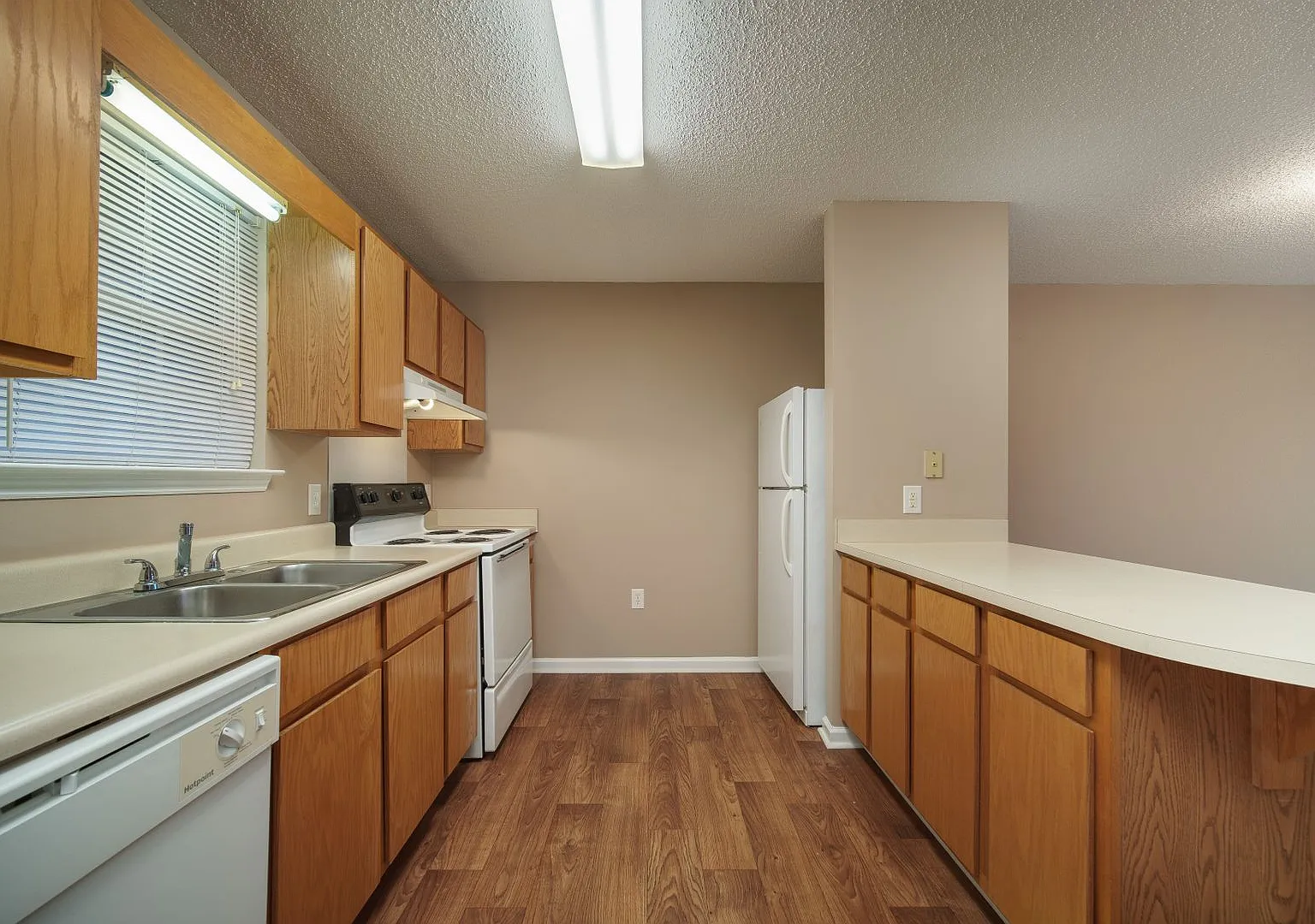 Private Villa Neighborhood Rent $1,124/month Affordable Living — Photo 3