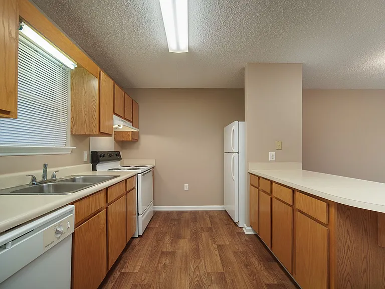 710 Midway St NW — Photo 6