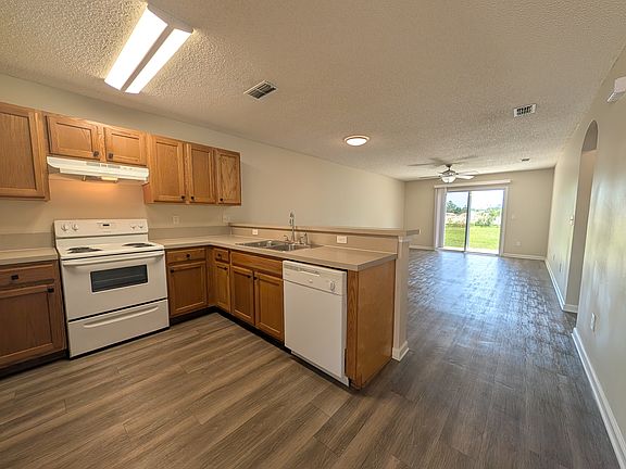 3rd image of 127 Plantation Point Dr