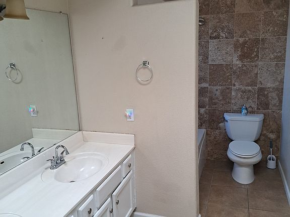 4th image of 18208 N 86th Ln