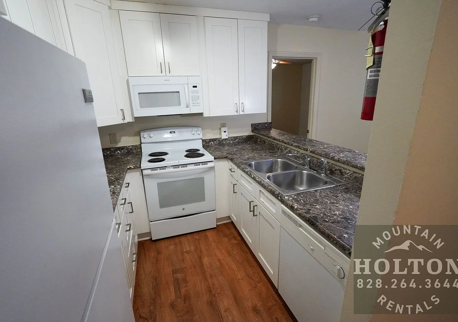 Sommerset Condos - Unit #21 — Photo 3