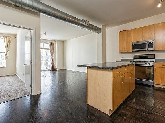 2nd image of 1631 S Michigan Ave APT 607
