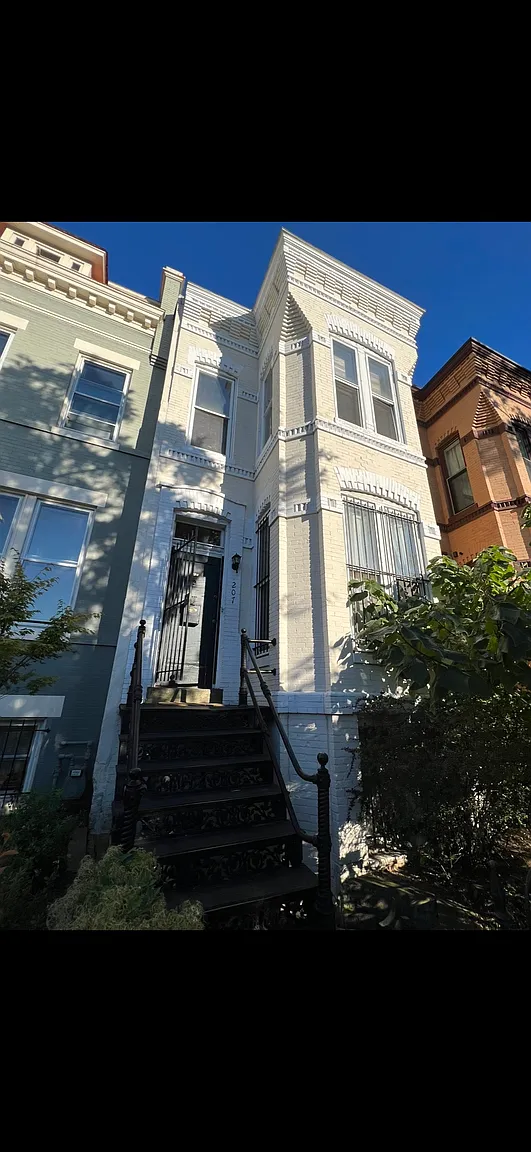 207 6th St NE photo 1