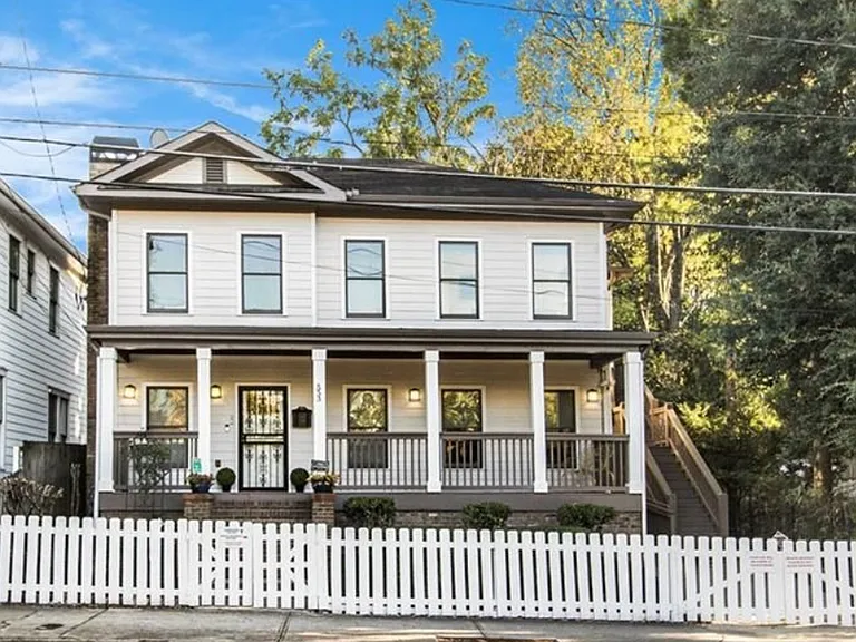 553 Irwin St NE — Photo 1