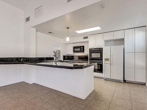 3rd image of 14805 N Saint Moritz Ct