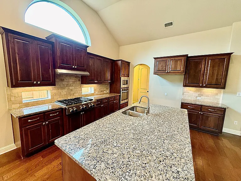 5512 Lipan Apache Bnd — Photo 4