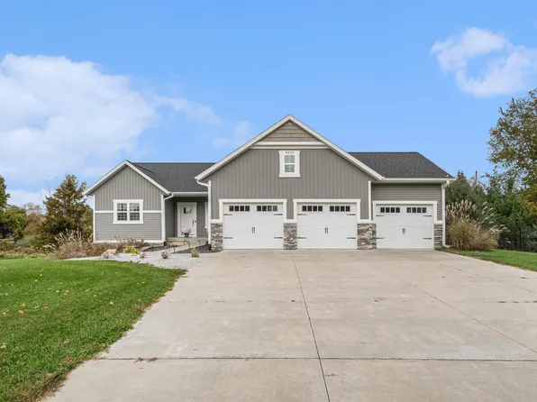 8423 76th St SE, Alto, MI 49302