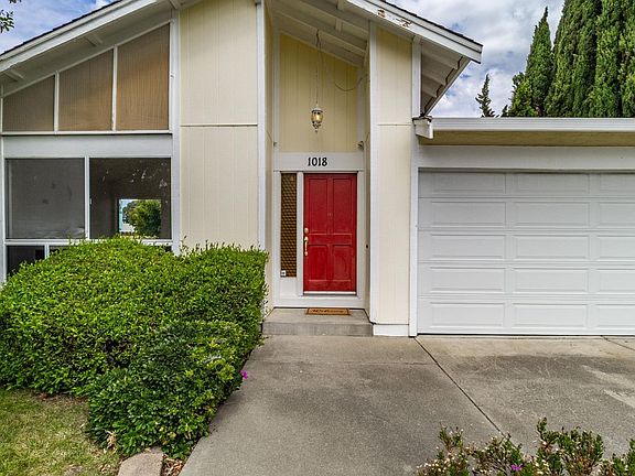 4th image of 1018 Woodlark Court