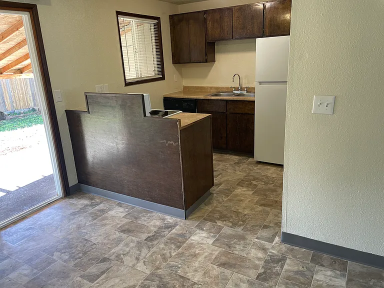 301 NW Cary St #301 — Photo 3