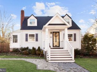 5100 26th St N, Arlington, VA 22207