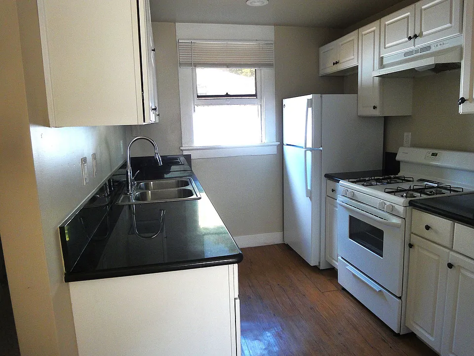 1718 F St #B