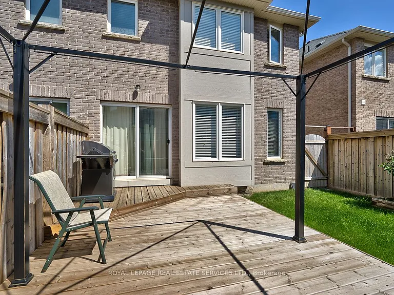 4227 Cole Cres — Photo 15