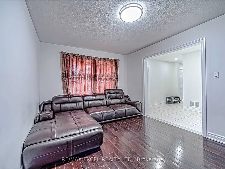 47 Whiteleaf Cres #UPPER — Photo 4