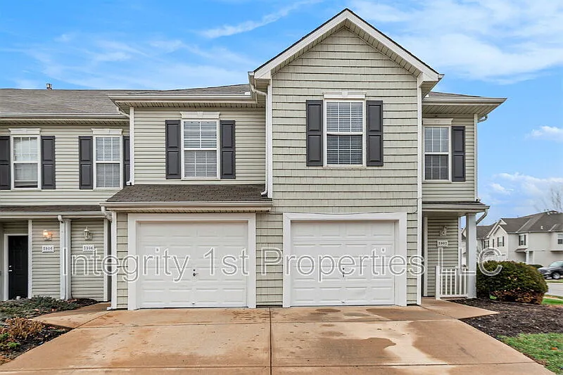 3 bed, 2.5 bath, 1516 sqft, $1,725 — Photo 1