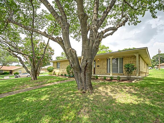 4th image of 202 Roaring Springs Dr