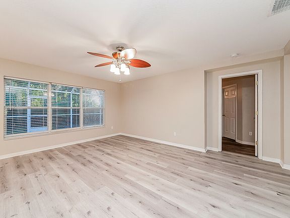 3rd image of 406 Chimney Rock Dr