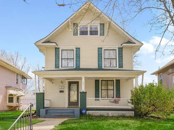 211 Vine St, Leavenworth, KS 66048