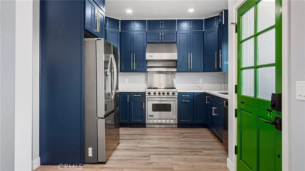 2 bed, 1000 sqft, $3,000 — Photo 2
