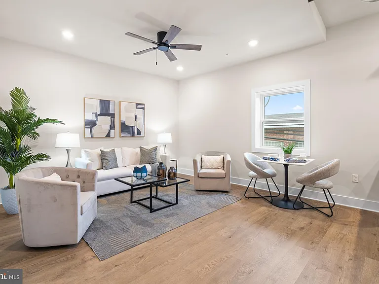 30 W Broad St #6 — Photo 4