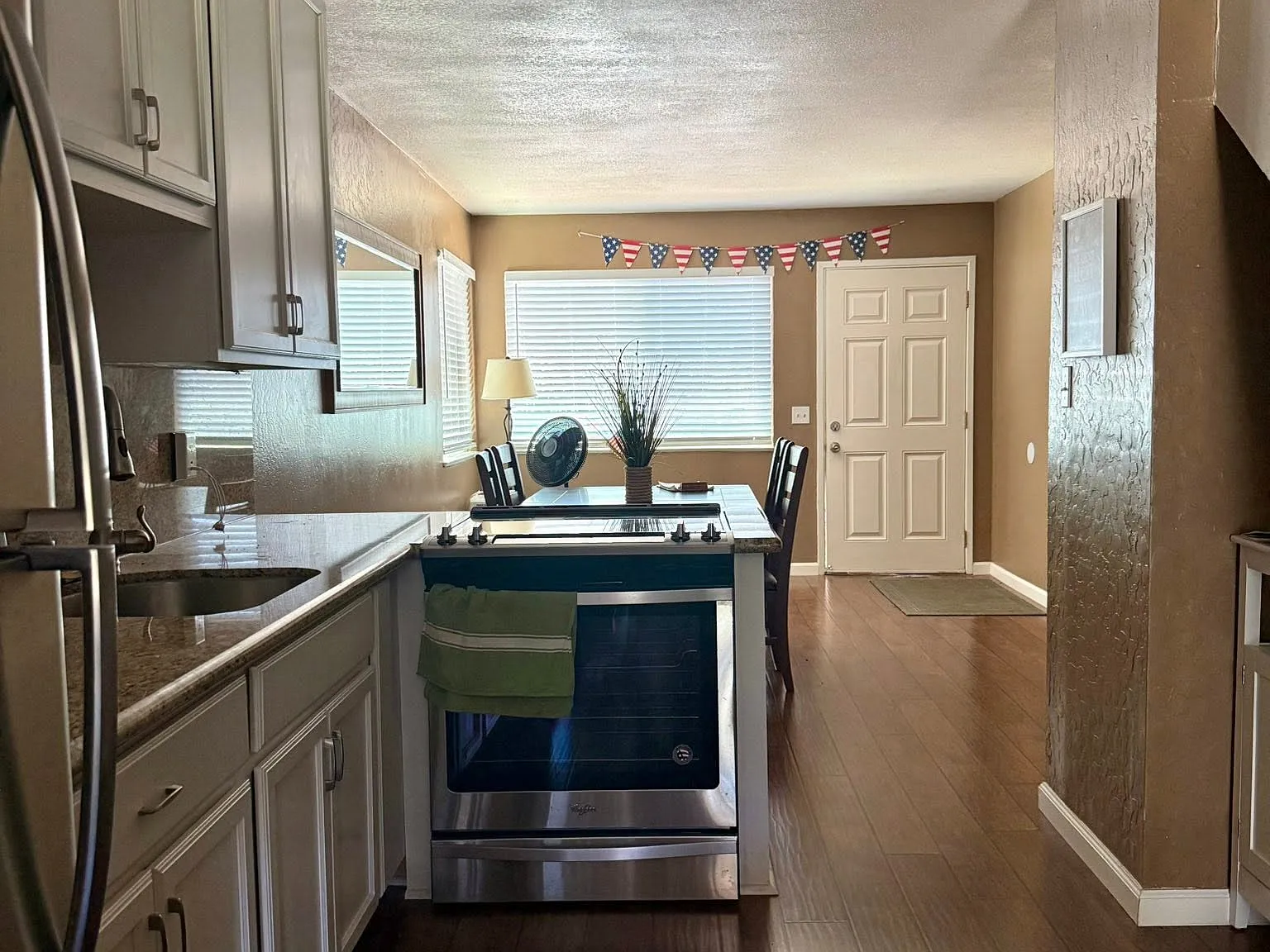 2 bed, 984 sqft, $1,450 — Photo 3