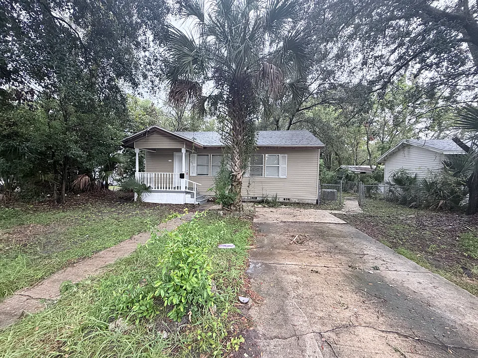 1565 W 22nd St
