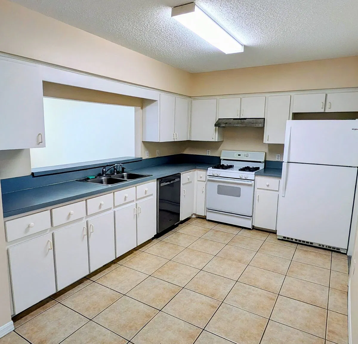 2 bed, 2.5 bath, 1281 sqft, $1,550 — Photo 4