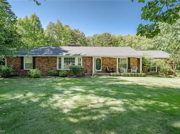 15294 Dale Rd, Chagrin Falls, OH 44022