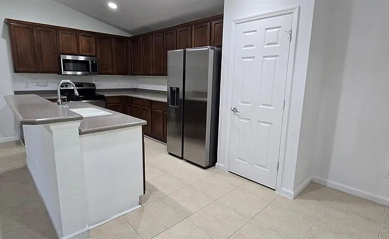 4170 SW 47th Ct — Photo 4