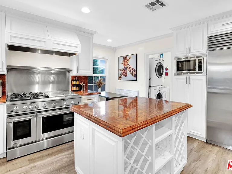 8345 White Oak Ave — Photo 8