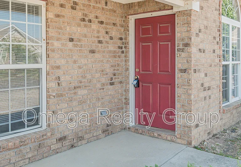 2170 Village Ln — Photo 5