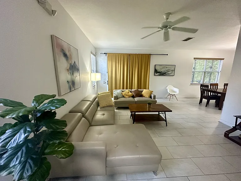 Royal Ridge Dr — Photo 11
