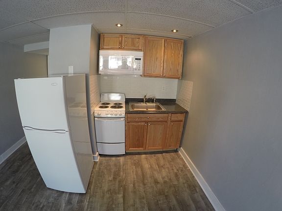 3rd image of 100 Parkway Blvd APT 19