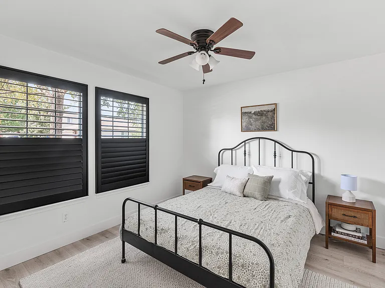 1301 Oak Hollow Ln — Photo 9
