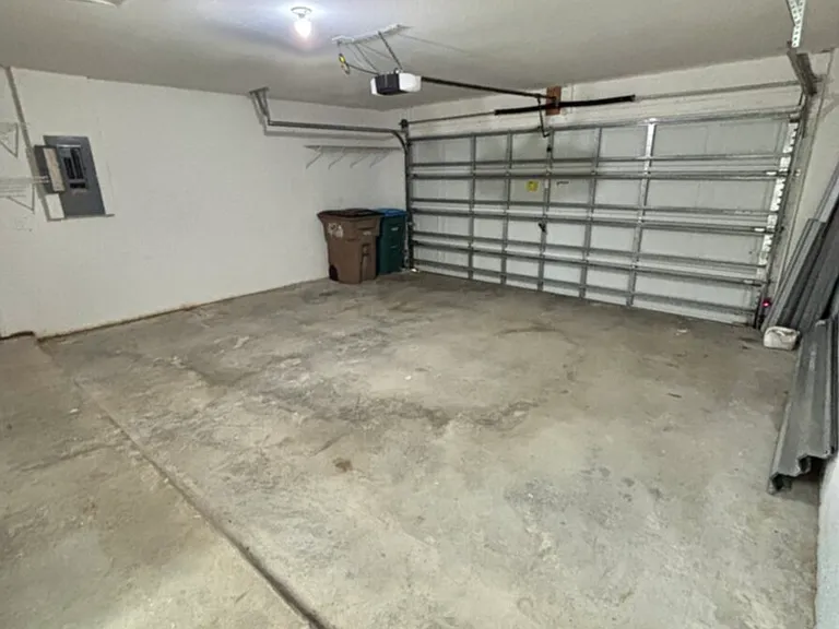 1405 Trafalgar Pkwy — Photo 22