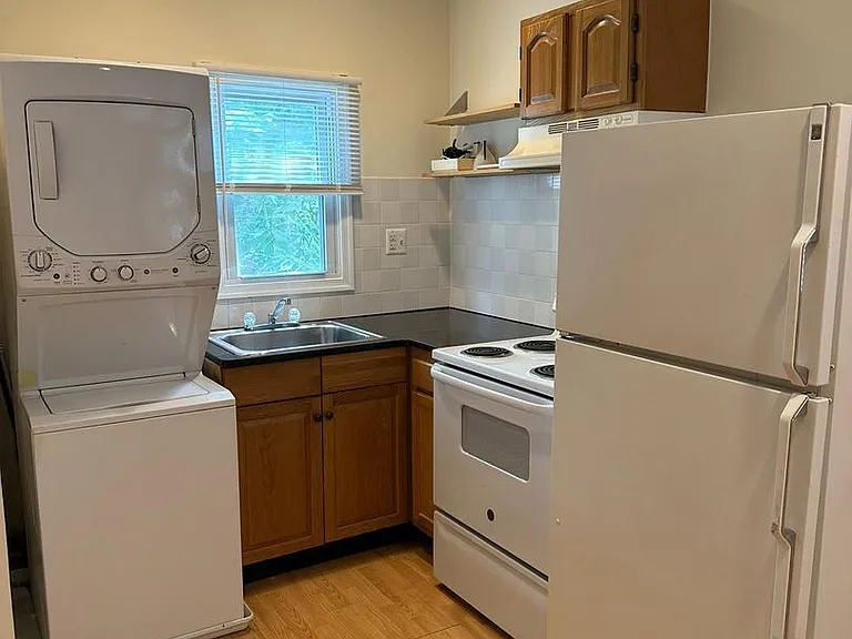 1502 Brown St #2R — Photo 3