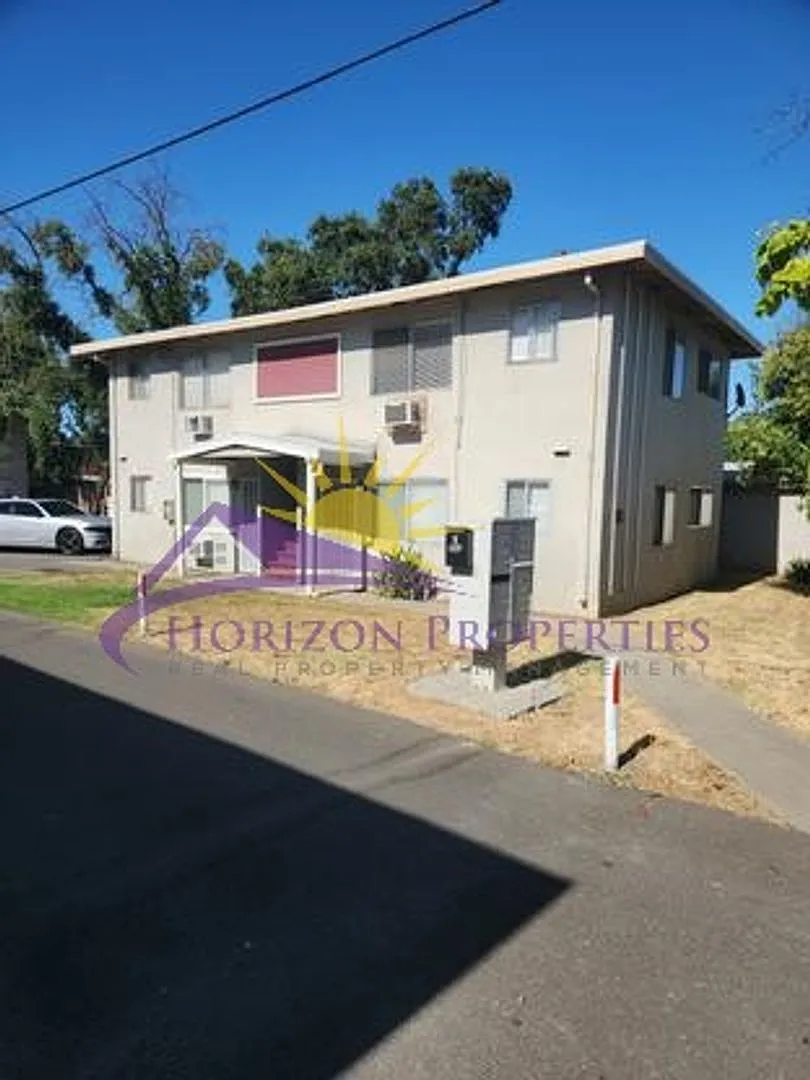 Cozy 1 Bed 1 Bath 700sqft Fourplex in North Sacramento — Photo 1
