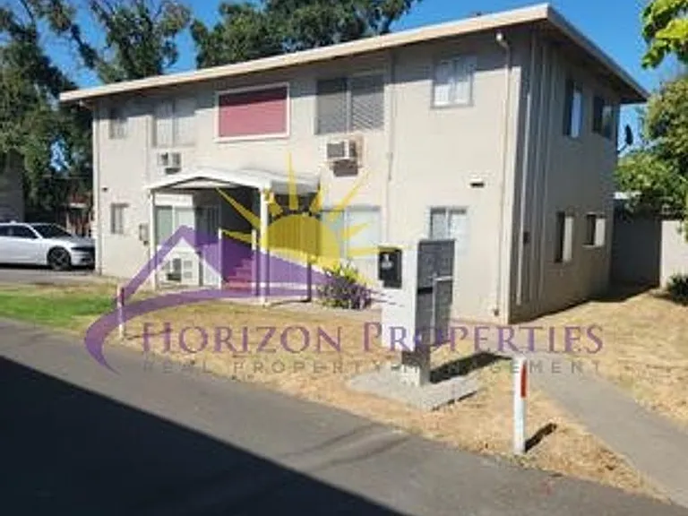 1617 Arcade Blvd #11 — Photo 1