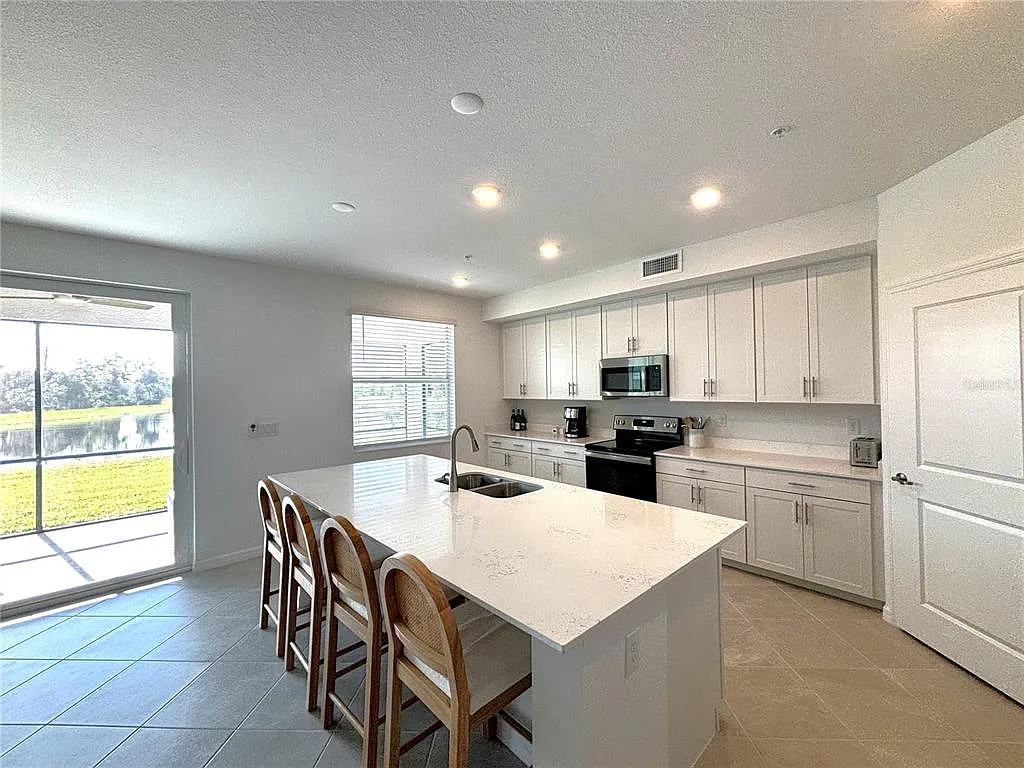 3 bed, 2.0 bath, 1741 sqft, $7,500 — Photo 3