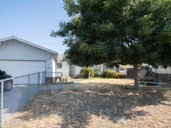 1892 W School Avenue, Porterville, CA 93257