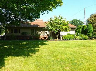 1690 Brodhead Rd, Coraopolis, PA 15108