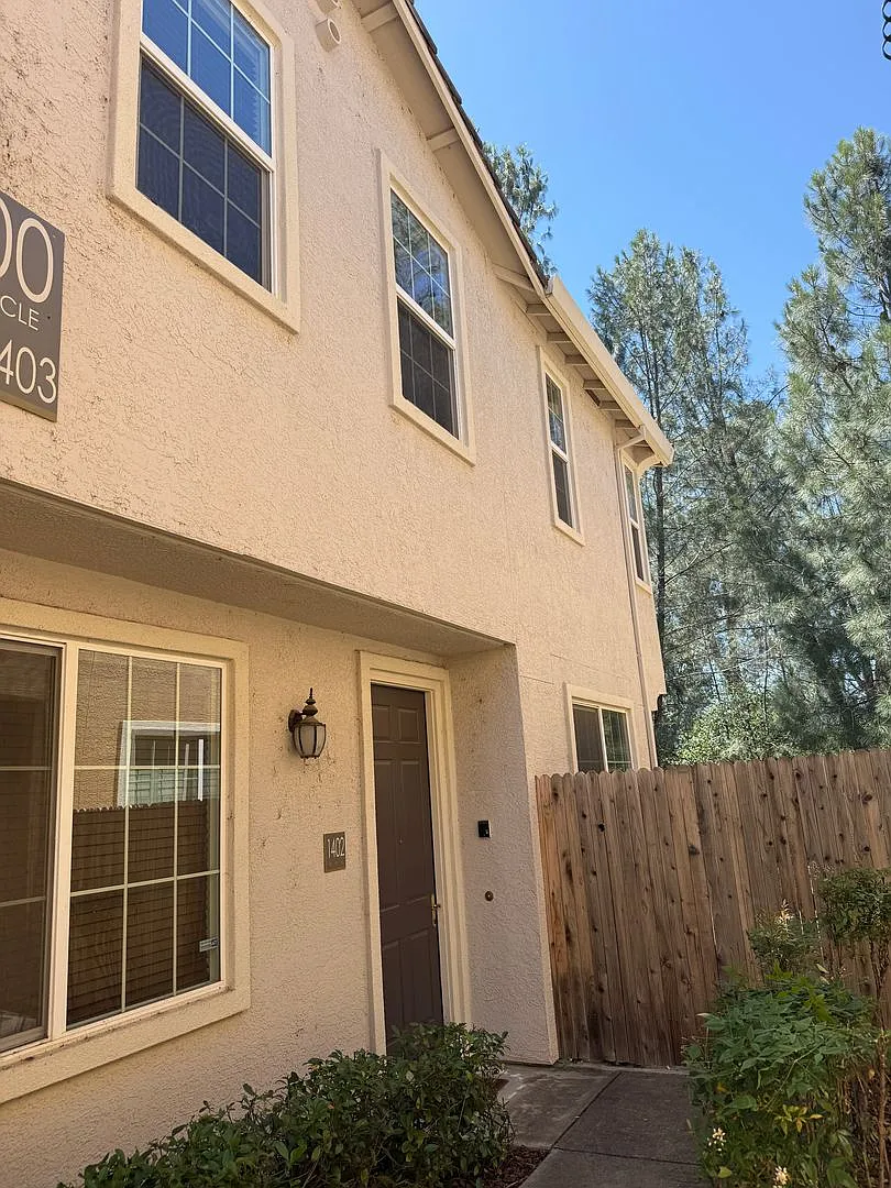 Building Photo - 1402 Ferry Cir