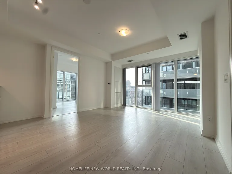 400 King St W #1122 — Photo 2