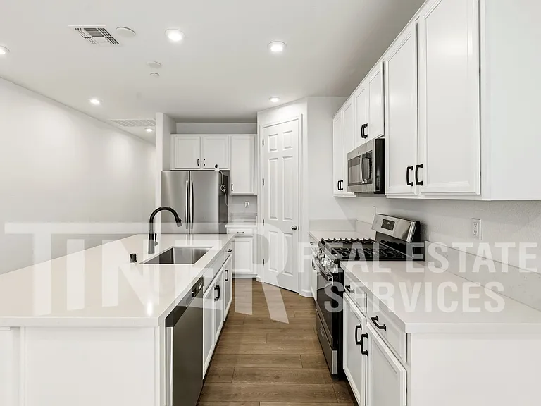 8112 Joecy Way — Photo 8