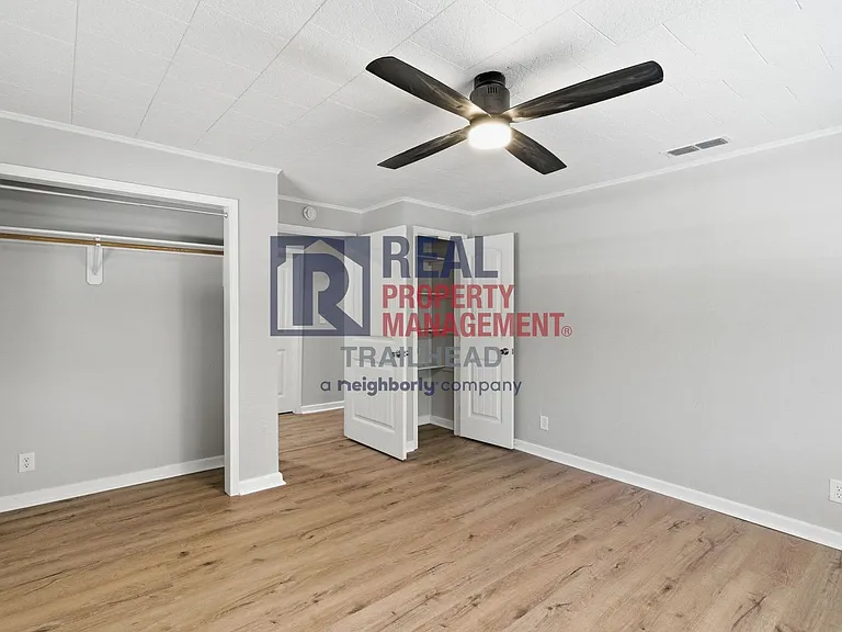 1040 N Clinton St — Photo 14