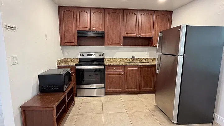 2 bed, 950 sqft, $2,000 — Photo 2